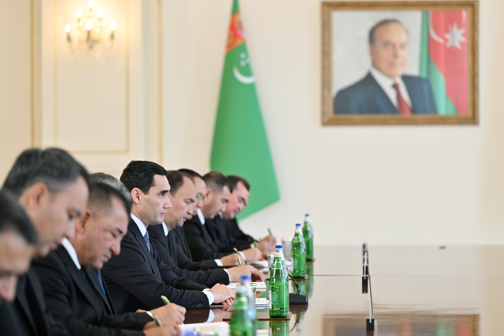 President Ilham Aliyev holds expanded meeting with President of Turkmenistan (PHOTO)