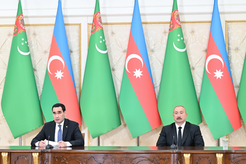 Presidents Ilham Aliyev and President of Turkmenistan delivered press statements (PHOTO)