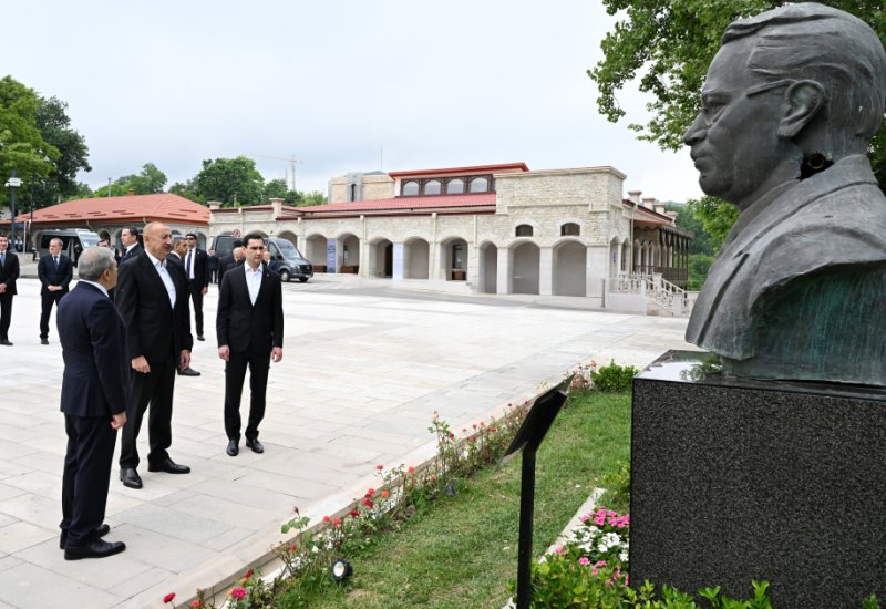 President Ilham Aliyev and President Serdar Berdimuhamedov view bullet-riddled busts of Azerbaijan’s prominent figures in Shusha (PHOTO)