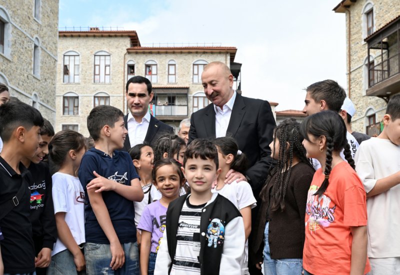 President Ilham Aliyev and President Serdar Berdimuhamedov meet with children in Garabagh (VIDEO)