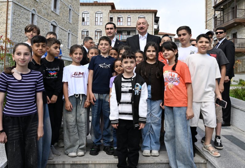 President Ilham Aliyev and President Serdar Berdimuhamedov visit first residential complex built in Shusha city (PHOTO)