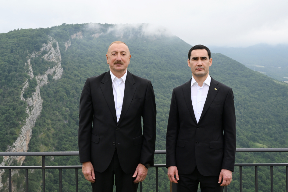 President Ilham Aliyev gifts President of Turkmenistan a Garabagh horse (PHOTO)