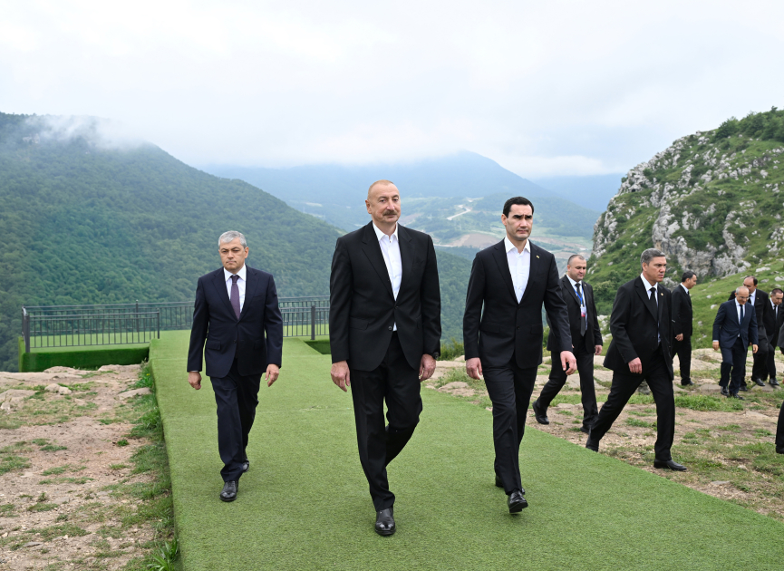 President Ilham Aliyev gifts President of Turkmenistan a Garabagh horse (PHOTO)