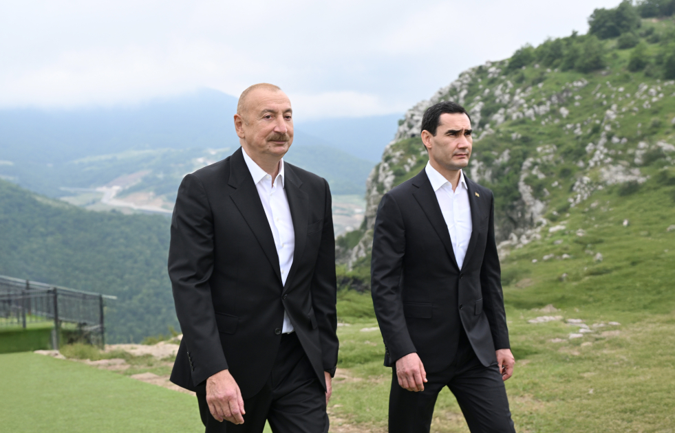 President Ilham Aliyev gifts President of Turkmenistan a Garabagh horse (PHOTO)