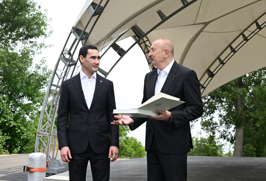 President Ilham Aliyev gifts President of Turkmenistan a Garabagh horse (PHOTO)