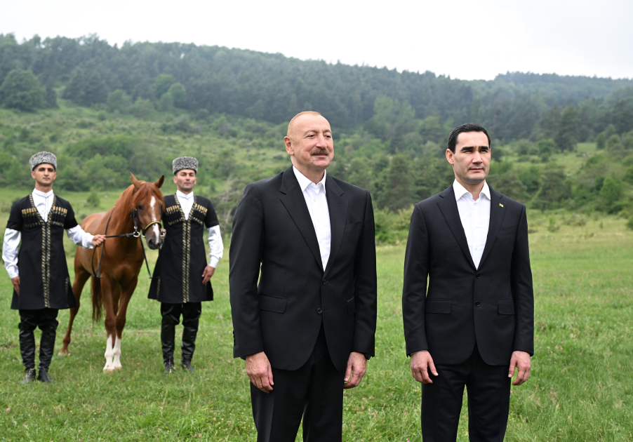 President Ilham Aliyev gifts President of Turkmenistan a Garabagh horse (PHOTO)