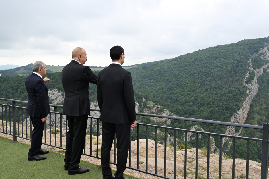 President Ilham Aliyev gifts President of Turkmenistan a Garabagh horse (PHOTO)
