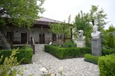 President Ilham Aliyev and President Serdar Berdimuhamedov visit Bulbul’s House-Museum in Shusha (PHOTO)