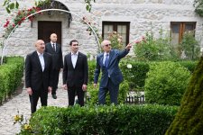 President Ilham Aliyev and President Serdar Berdimuhamedov visit Bulbul’s House-Museum in Shusha (PHOTO)