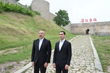 President Ilham Aliyev and President Serdar Berdimuhamedov view bullet-riddled busts of Azerbaijan’s prominent figures in Shusha (PHOTO)