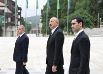 President Ilham Aliyev and President Serdar Berdimuhamedov view bullet-riddled busts of Azerbaijan’s prominent figures in Shusha (PHOTO)