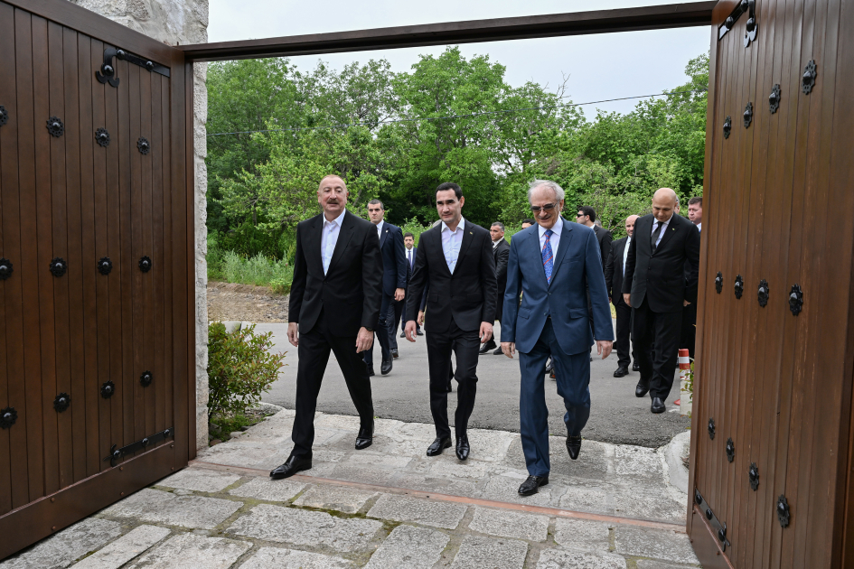 President Ilham Aliyev and President Serdar Berdimuhamedov visit Bulbul’s House-Museum in Shusha (PHOTO)