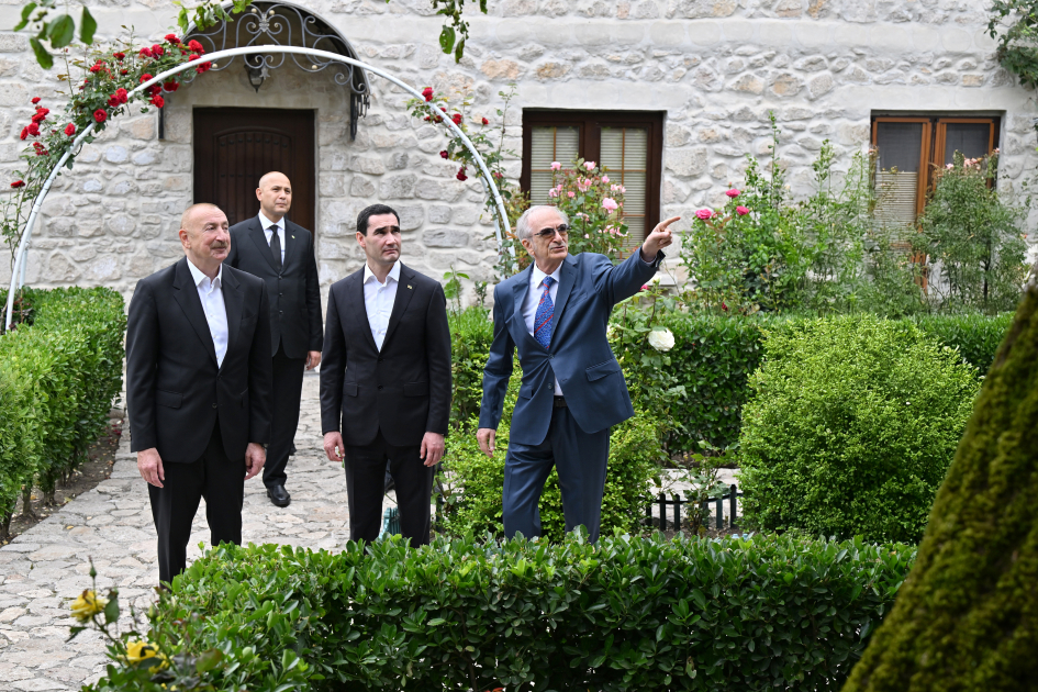 President Ilham Aliyev and President Serdar Berdimuhamedov visit Bulbul’s House-Museum in Shusha (PHOTO)