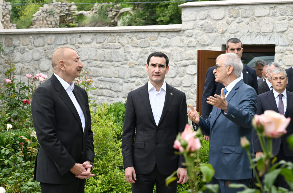 President Ilham Aliyev and President Serdar Berdimuhamedov visit Bulbul’s House-Museum in Shusha (PHOTO)