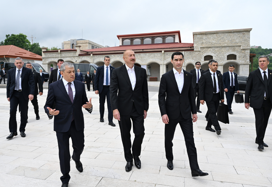 President Ilham Aliyev and President Serdar Berdimuhamedov view bullet-riddled busts of Azerbaijan’s prominent figures in Shusha (PHOTO)