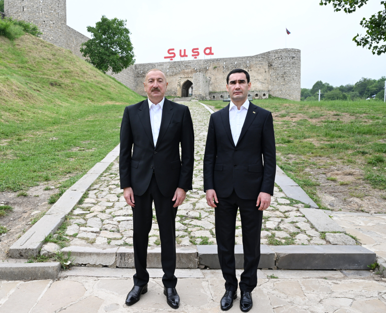 President Ilham Aliyev and President Serdar Berdimuhamedov view bullet-riddled busts of Azerbaijan’s prominent figures in Shusha (PHOTO)