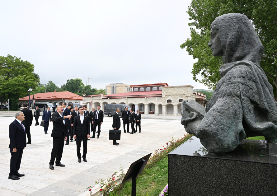 President Ilham Aliyev and President Serdar Berdimuhamedov view bullet-riddled busts of Azerbaijan’s prominent figures in Shusha (PHOTO)