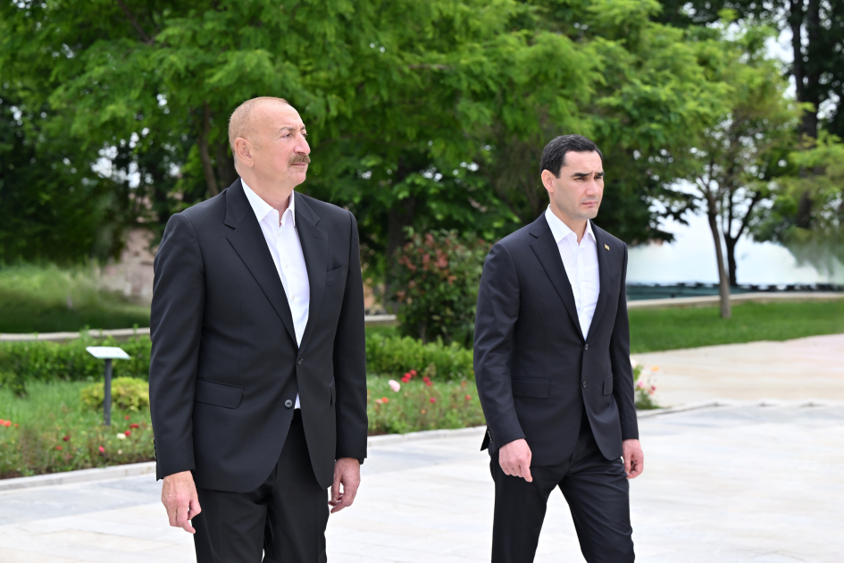 President Ilham Aliyev and President Serdar Berdimuhamedov view bullet-riddled busts of Azerbaijan’s prominent figures in Shusha (PHOTO)