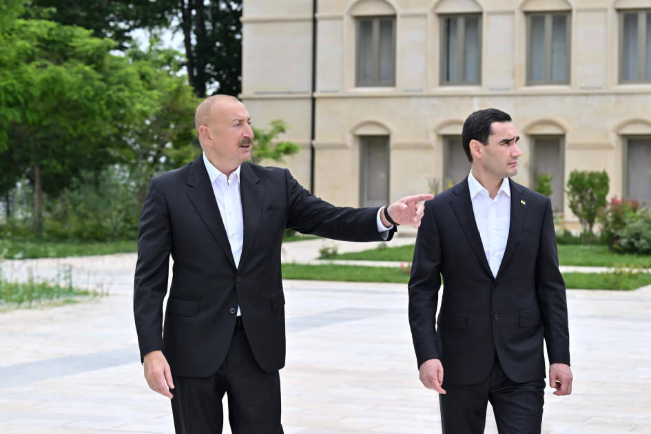 President Ilham Aliyev and President Serdar Berdimuhamedov view bullet-riddled busts of Azerbaijan’s prominent figures in Shusha (PHOTO)