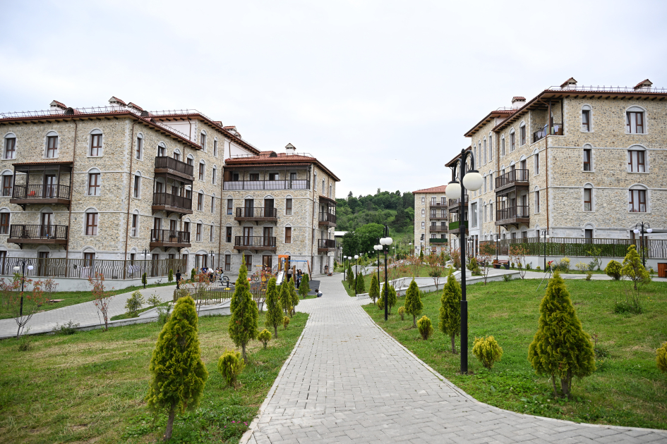Presidents Ilham Aliyev and President Serdar Berdimuhamedov visited first residential complex built in Shusha City (PHOTO)