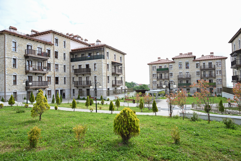 Presidents Ilham Aliyev and President Serdar Berdimuhamedov visited first residential complex built in Shusha City (PHOTO)
