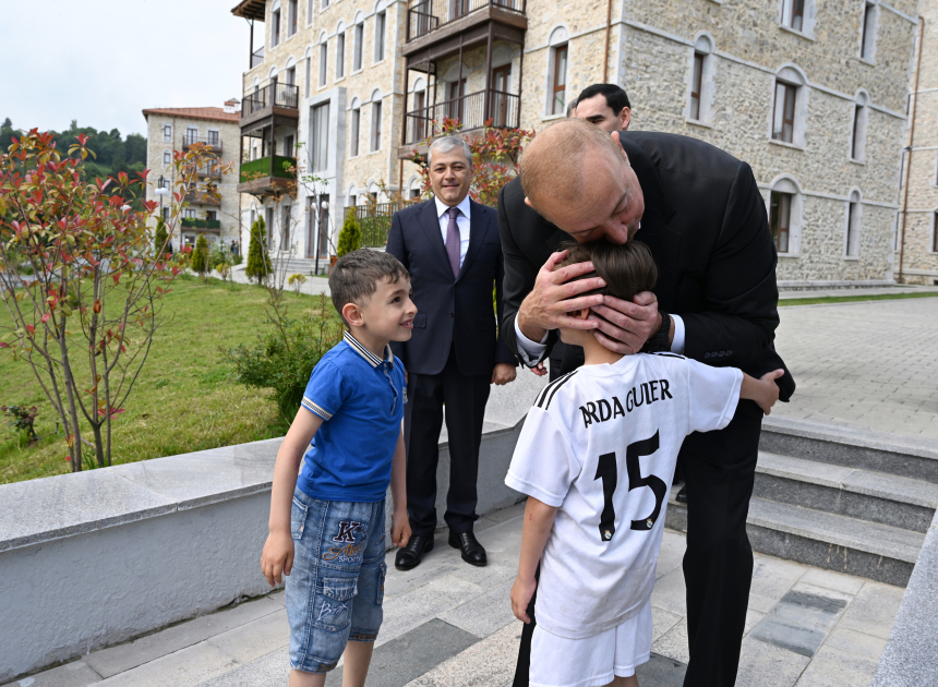 Presidents Ilham Aliyev and President Serdar Berdimuhamedov visited first residential complex built in Shusha City (PHOTO)
