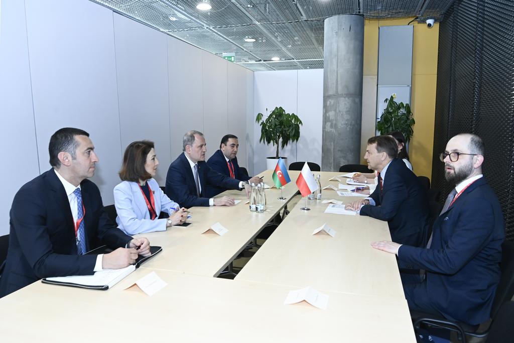 Azerbaijan and Poland discuss prospects for development of bilateral relations (PHOTO)