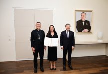 Vice-President of the Heydar Aliyev Foundation Leyla Aliyeva meets with Head of the Vatican Apostolic Library and Apostolic Archive (PHOTO)