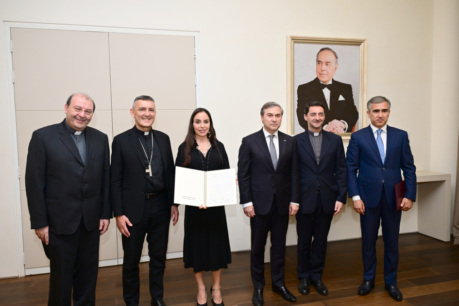 Vice-President of the Heydar Aliyev Foundation Leyla Aliyeva meets with Head of the Vatican Apostolic Library and Apostolic Archive (PHOTO)