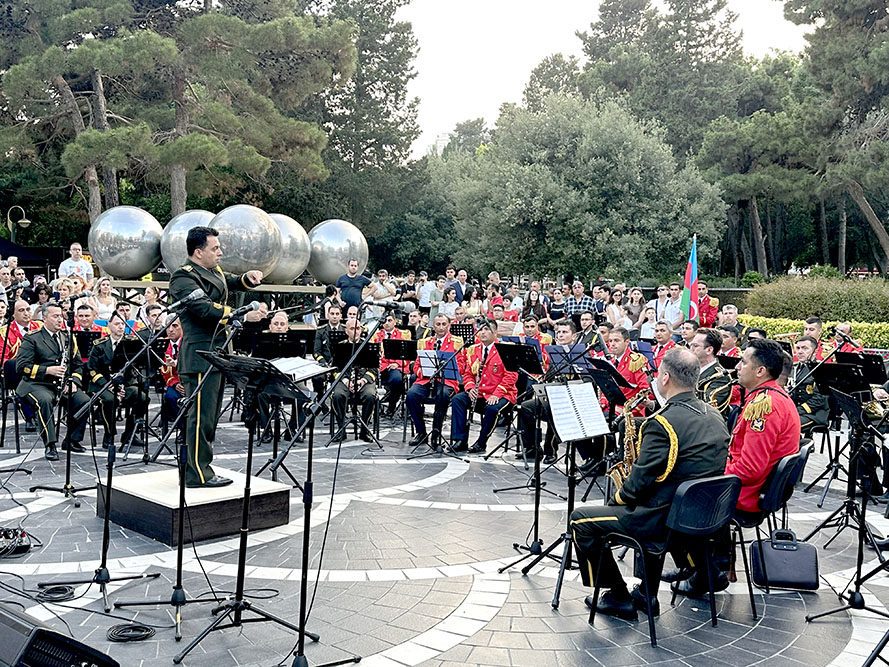 Armed Forces Day is marked with festive concert by Azerbaijani and Turkish military orchestras (PHOTO)