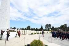 Leadership of Azerbaijan’s Ministry of Defense visits Alley of Honors, Victory Park, and Military Memorial Cemetery (PHOTO/VIDEO)