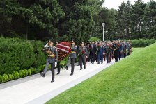 Leadership of Azerbaijan’s Ministry of Defense visits Alley of Honors, Victory Park, and Military Memorial Cemetery (PHOTO/VIDEO)