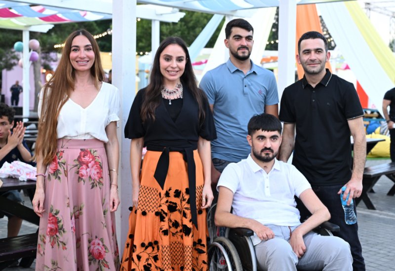 Leyla Aliyeva and Arzu Aliyeva visit "CandyFest" summer festival and watch "Magic Pearl" water circus show (PHOTO)