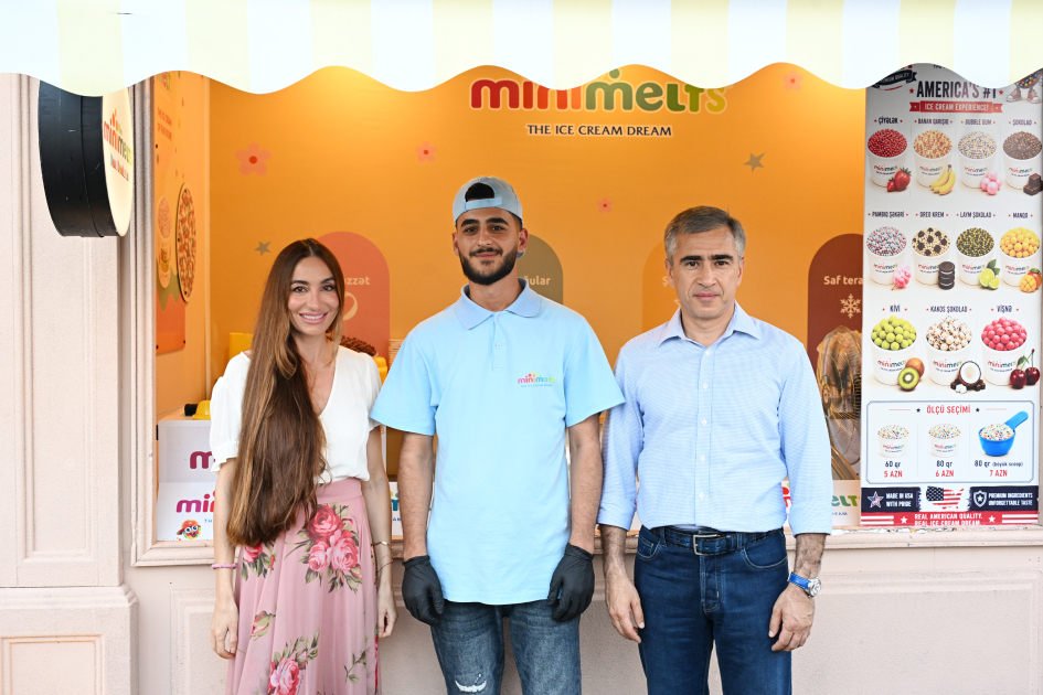 Leyla Aliyeva and Arzu Aliyeva visit "CandyFest" summer festival and watch "Magic Pearl" water circus show (PHOTO)