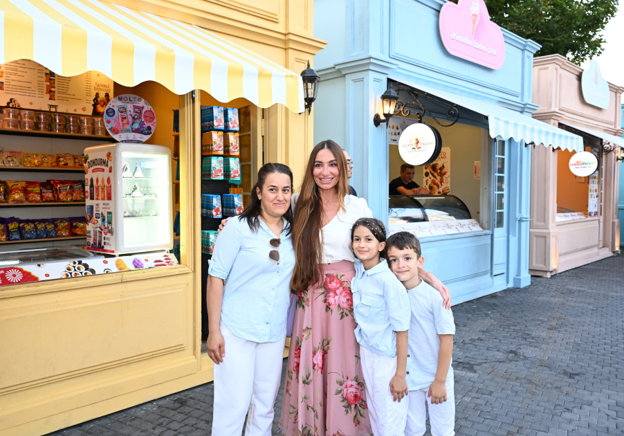Leyla Aliyeva and Arzu Aliyeva visit "CandyFest" summer festival and watch "Magic Pearl" water circus show (PHOTO)