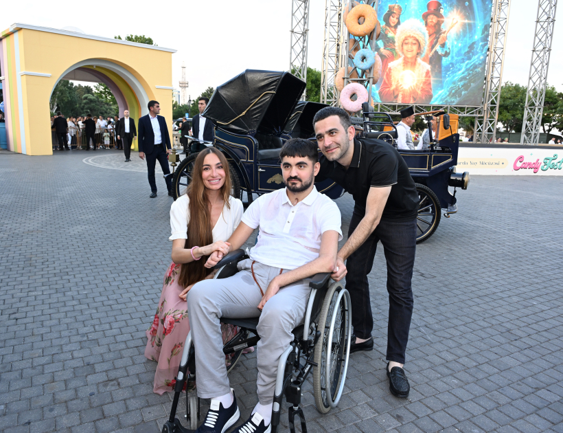 Leyla Aliyeva and Arzu Aliyeva visit "CandyFest" summer festival and watch "Magic Pearl" water circus show (PHOTO)