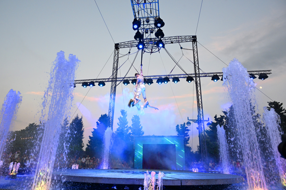 Leyla Aliyeva and Arzu Aliyeva visit "CandyFest" summer festival and watch "Magic Pearl" water circus show (PHOTO)