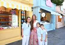 Leyla Aliyeva and Arzu Aliyeva visit "CandyFest" summer festival and watch "Magic Pearl" water circus show (PHOTO)