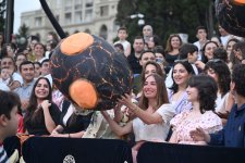 Leyla Aliyeva and Arzu Aliyeva visit "CandyFest" summer festival and watch "Magic Pearl" water circus show (PHOTO)