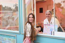 Leyla Aliyeva and Arzu Aliyeva visit "CandyFest" summer festival and watch "Magic Pearl" water circus show (PHOTO)