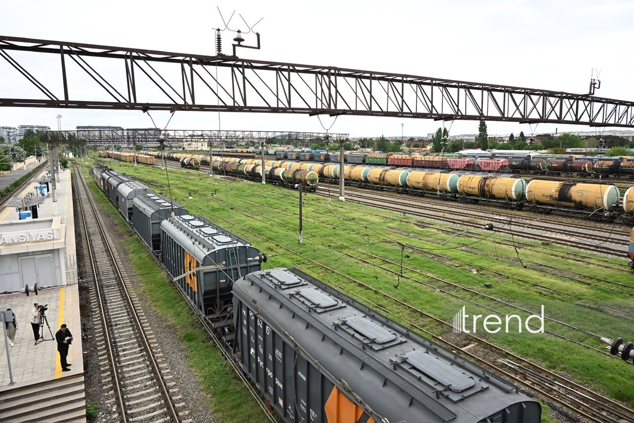 Azerbaijan transits another shipment of wheat to Armenia (PHOTO)
