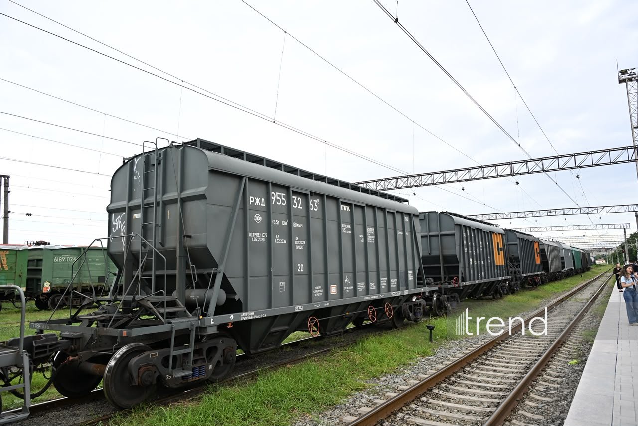 Azerbaijan transits another shipment of wheat to Armenia (PHOTO)