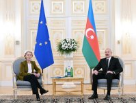 President Ilham Aliyev holds one-on-one meeting with President of European Commission (PHOTO)