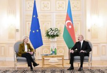 President Ilham Aliyev holds one-on-one meeting with President of European Commission (PHOTO)