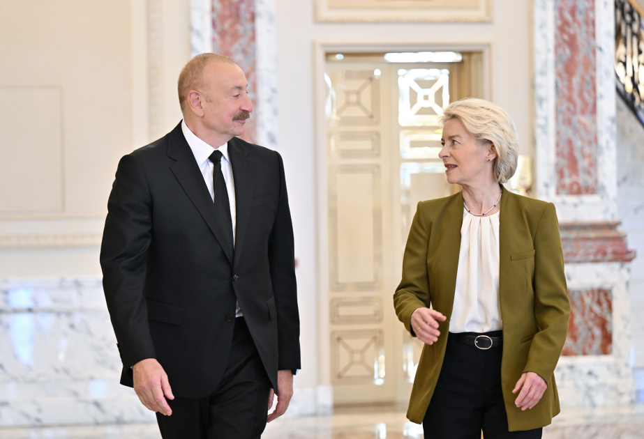 President Ilham Aliyev holds one-on-one meeting with President of European Commission (PHOTO)