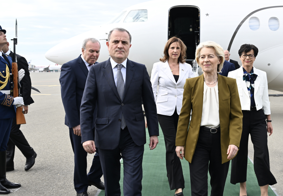 President of European Commission arrives in Azerbaijan (PHOTO)