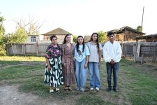 Leyla Aliyeva meets “Young Beekeeper” project participant in Yevlakh (PHOTO)