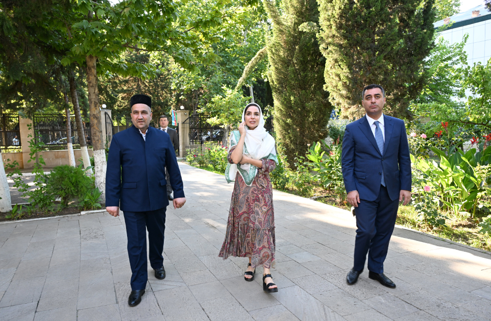 Leyla Aliyeva visits Juma Mosque in Yevlakh (PHOTO)