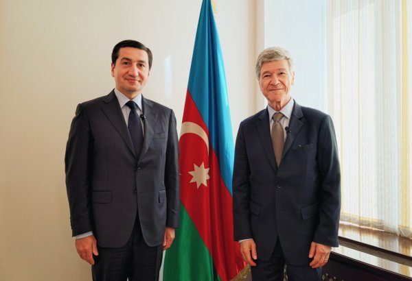 Azerbaijan's Presidential Aide meets with economics professor Jeffrey Sachs (PHOTO)