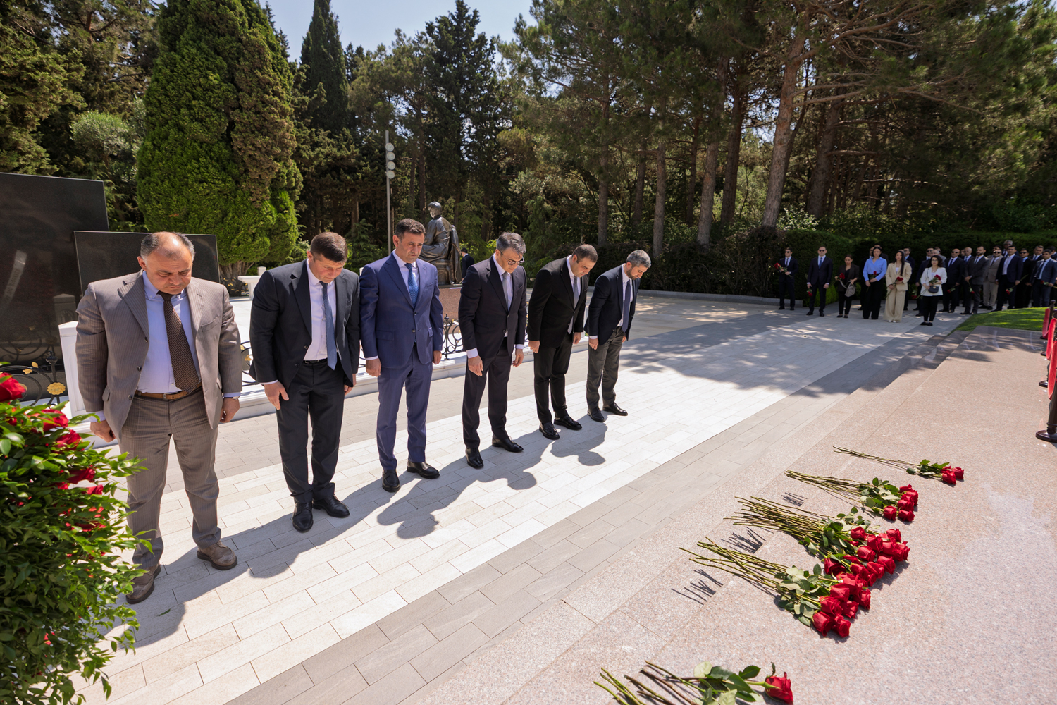 “AzerGold” CJSC marks 10th anniversary with visits to Alley of Honor and Alley of Martyrs (PHOTO)